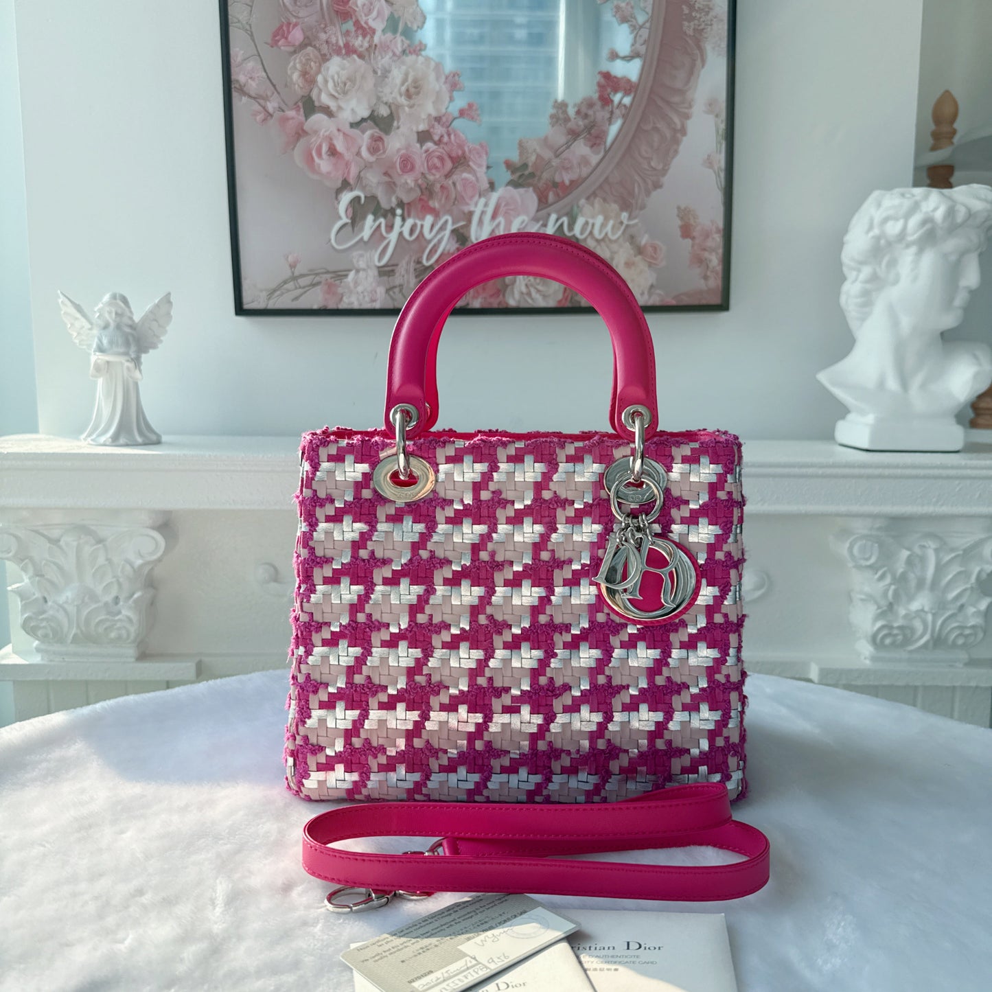 【#143】Pre-owned Dior Lady Dior Medium Fuchsia and White Raffia Woven Shoulder Bag HZ251225013