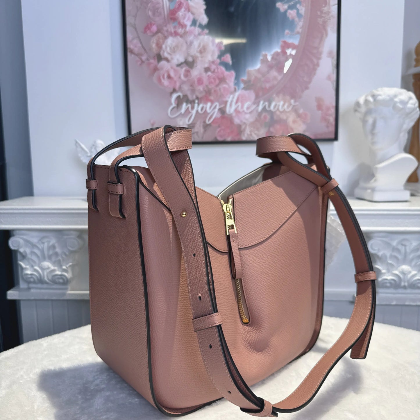 【#108】Pre-owned Loewe Hammock Small Sand color Calfskin Crossbody Bag HZ251225021