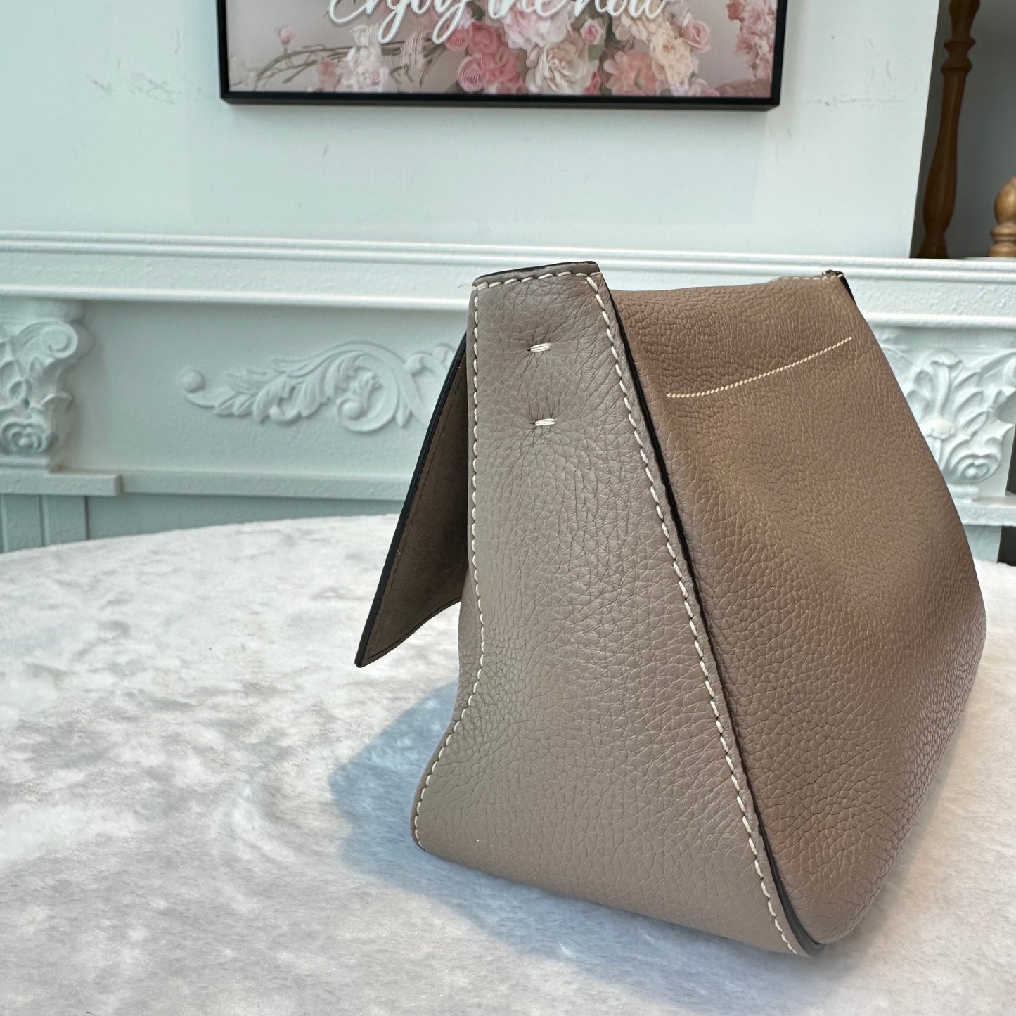【#263】Pre-owned Valentino Garavani VRing Small Shoulder Bag Taupe Pebbled Leather with Gold-Tone Hardware