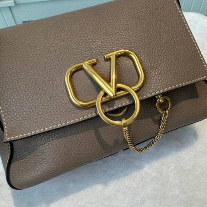 【#263】Pre-owned Valentino Garavani VRing Small Shoulder Bag Taupe Pebbled Leather with Gold-Tone Hardware