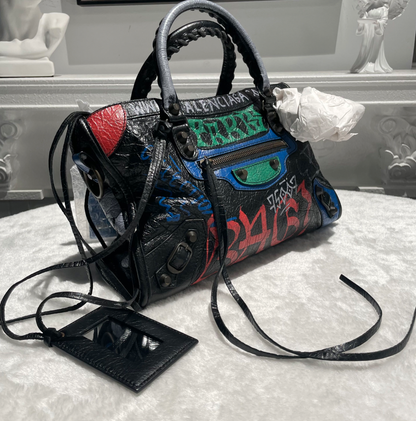 【#300】BALENCIAGA CITY 机车包 黑色拼多色 字母涂鸦 牛皮 mini 铜锭