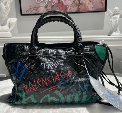 【#300】BALENCIAGA CITY 机车包 黑色拼多色 字母涂鸦 牛皮 mini 铜锭