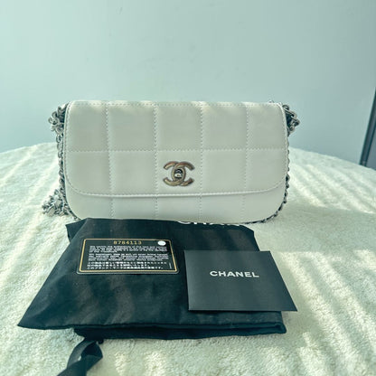 【#032】Pre-owned Chanel Mini Classic Flap White Caviar Leather Shoulder Bag HZ251204003