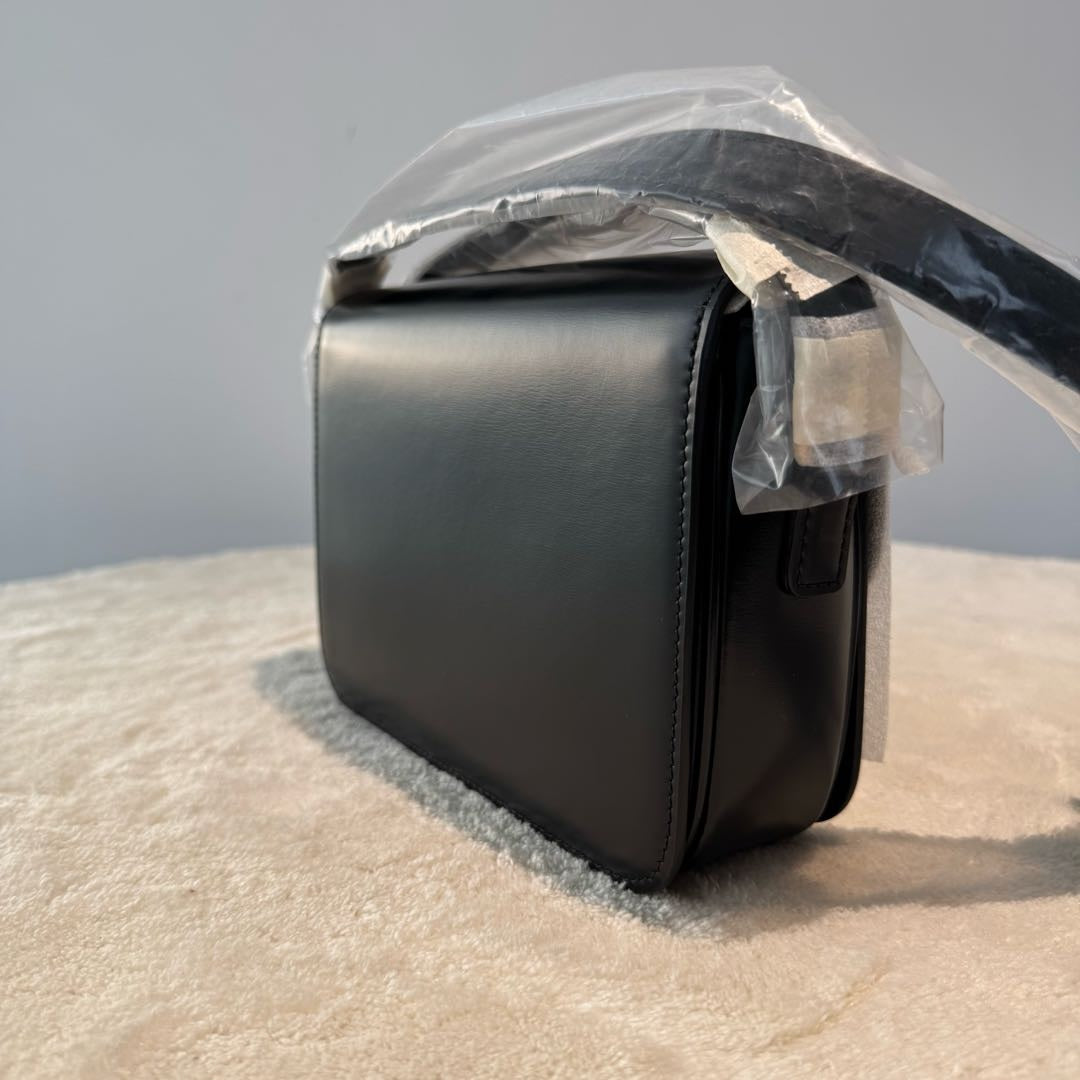 【#223】Pre-owned Celine Triomphe Small Shoulder Bag Black Shiny Calfskin Leather