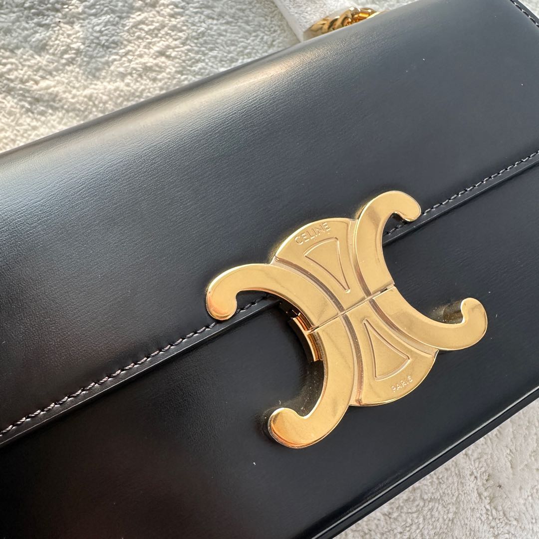 【#219】Pre-owned Celine Triomphe Medium Shoulder Bag Black Shiny Calfskin Leather