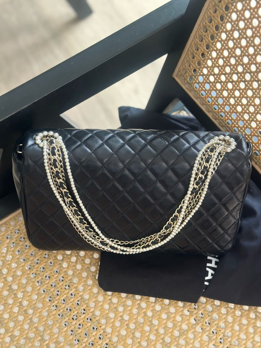 【#037】Pre-owned Chanel Medium Classic Flap Black Caviar Leather Pearl CC Clasp Shoulder Bag HZ25071101300052