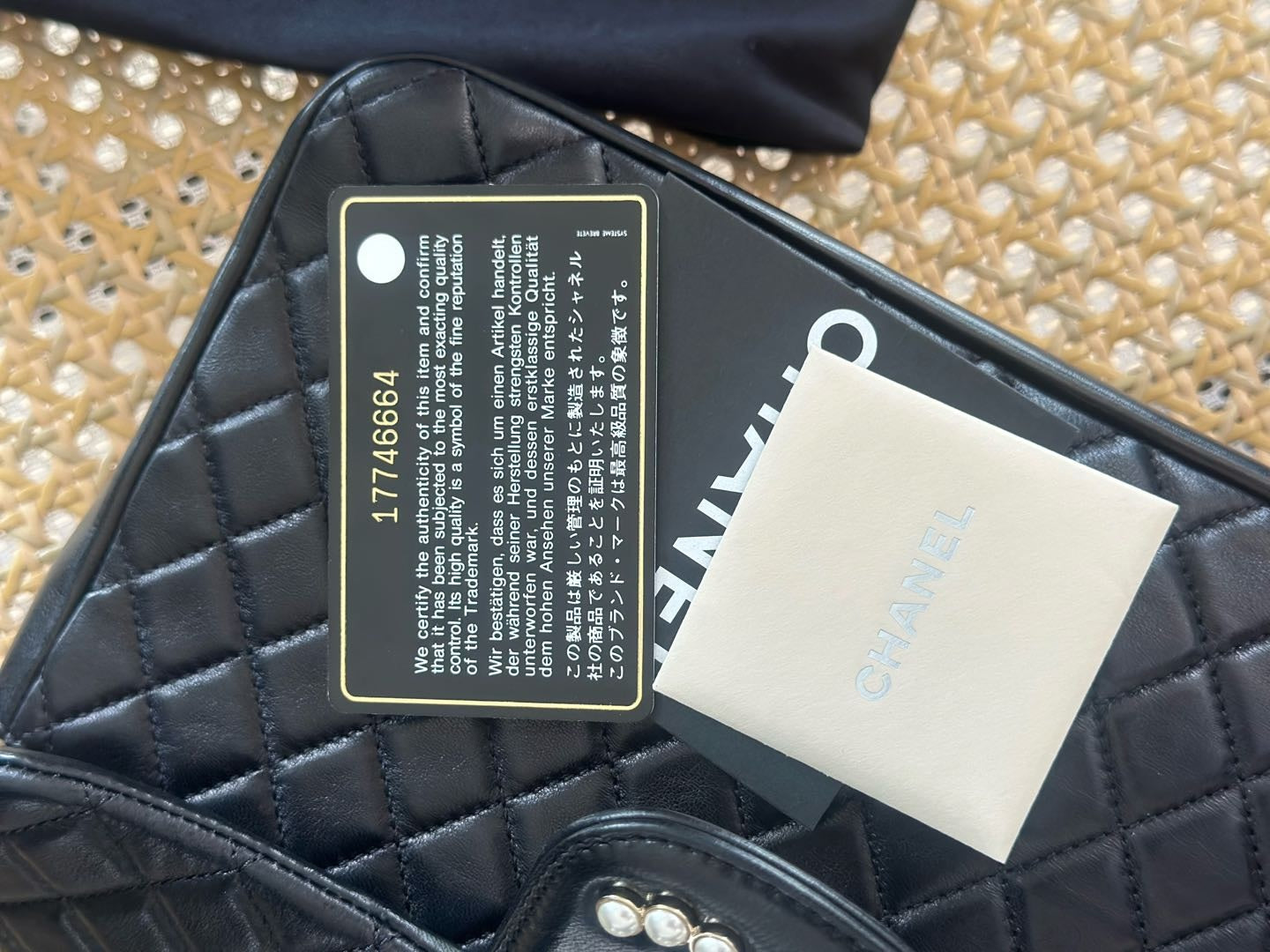 【#037】Pre-owned Chanel Medium Classic Flap Black Caviar Leather Pearl CC Clasp Shoulder Bag HZ25071101300052