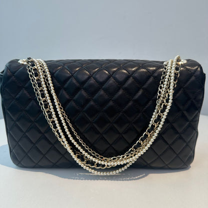 【#037】Pre-owned Chanel Medium Classic Flap Black Caviar Leather Pearl CC Clasp Shoulder Bag HZ25071101300052
