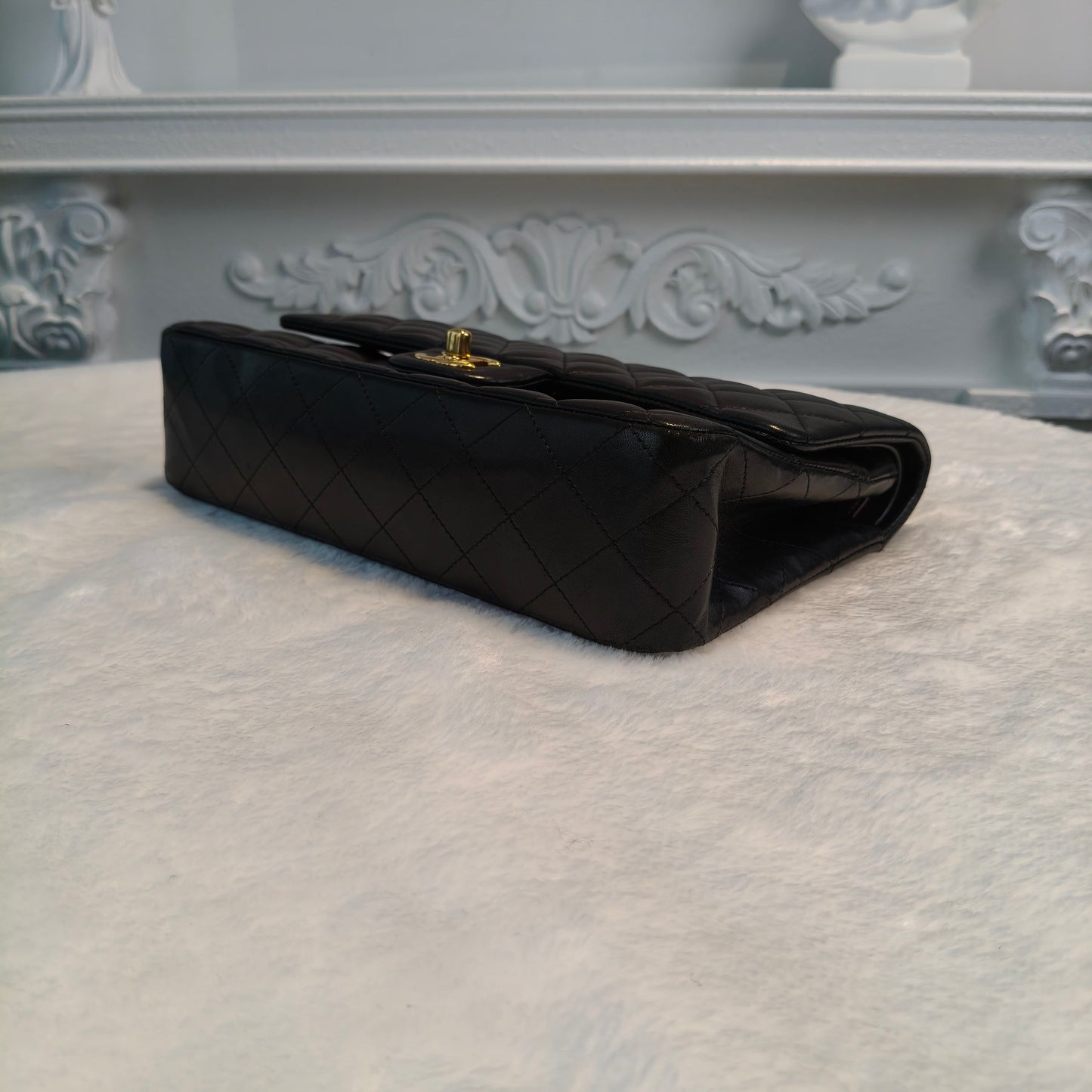 【#022】Pre-owned Chanel Medium Classic Flap Black Lambskin Leather Shoulder Bag HZ2601190&&