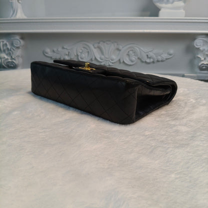 【#022】Pre-owned Chanel Medium Classic Flap Black Lambskin Leather Shoulder Bag HZ2601190&&