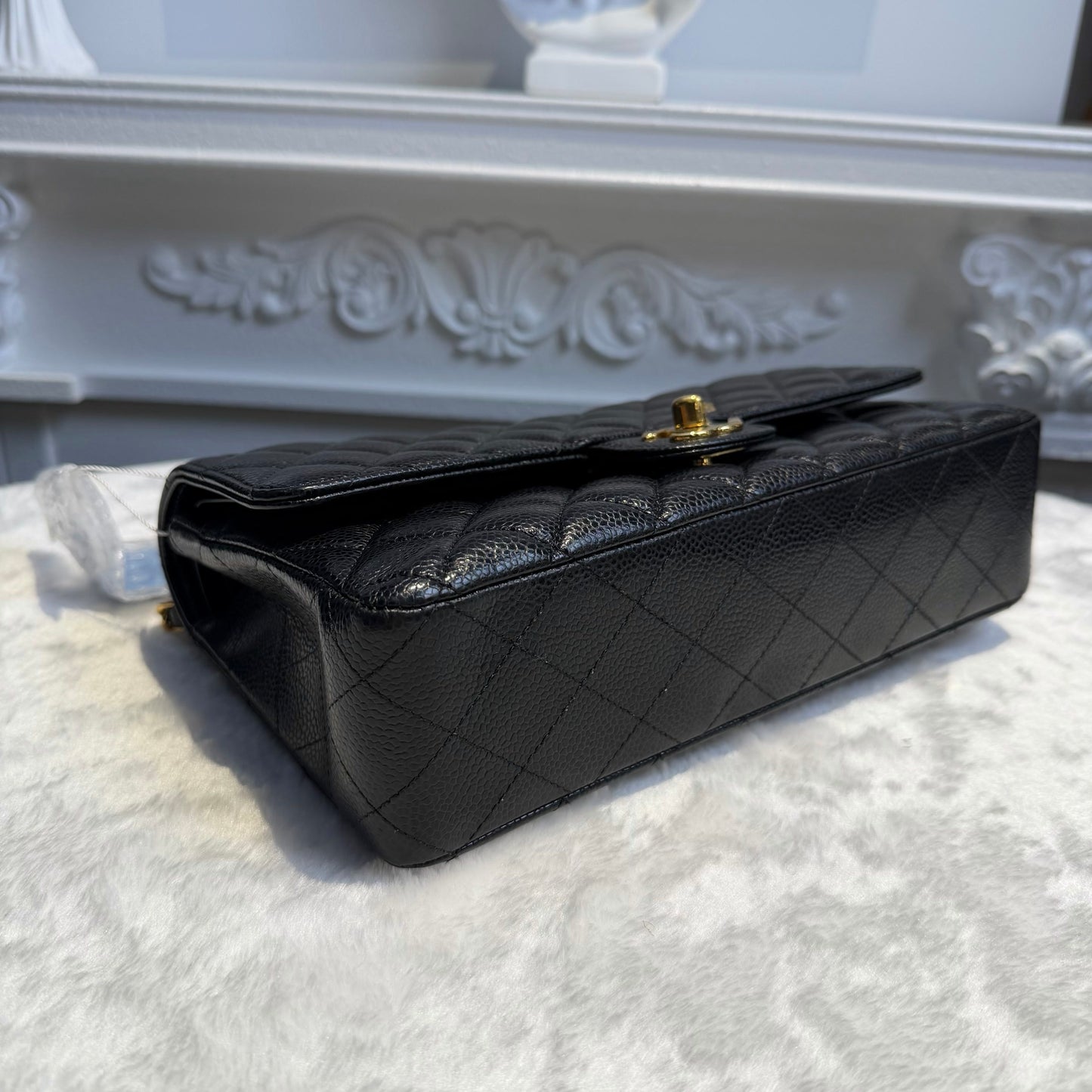 【#231】Pre-owned CHANEL CLASSIC FLAP Medium Black Quilted Caviar Leather Gold Hardware Shoulder Bag