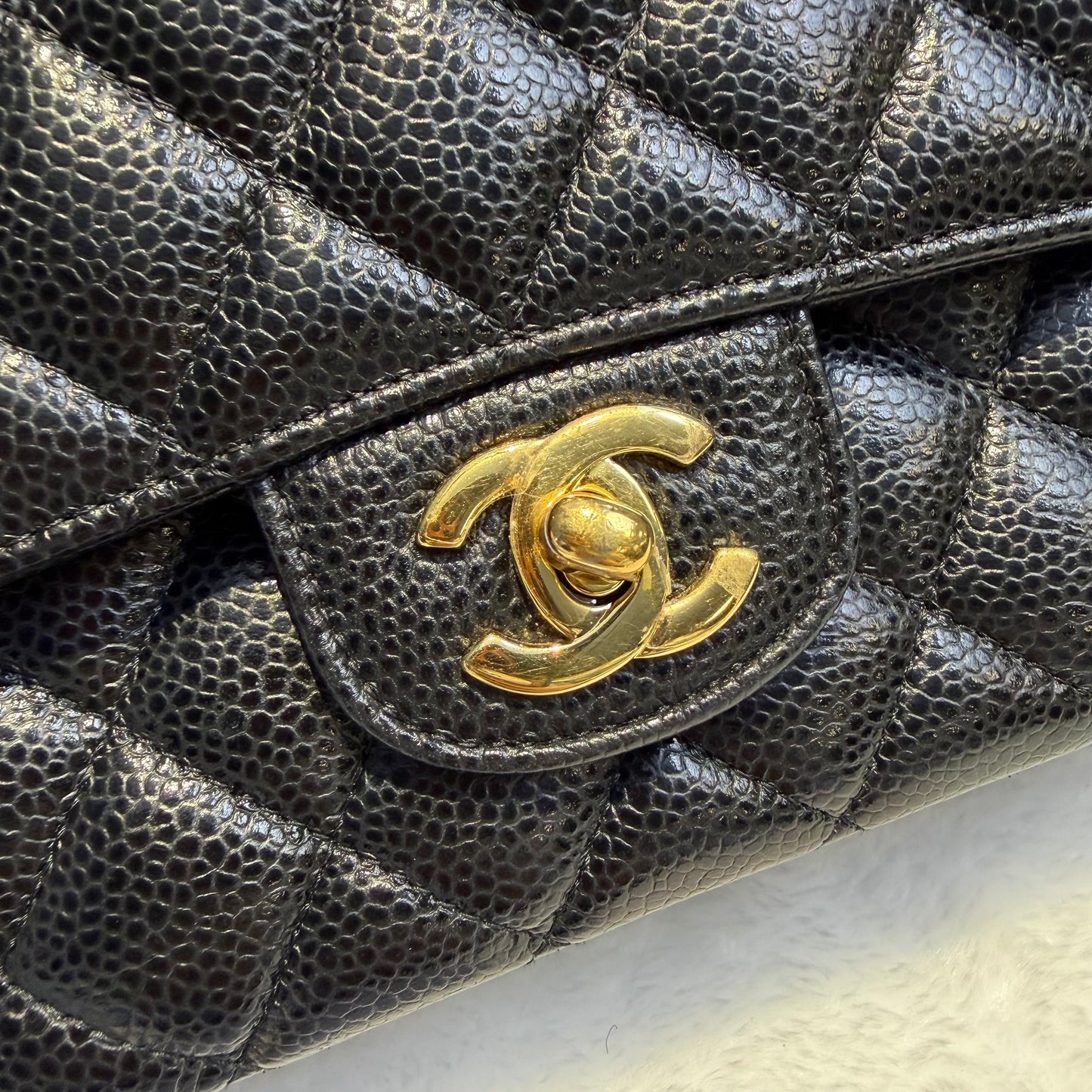 【#231】Pre-owned CHANEL CLASSIC FLAP Medium Black Quilted Caviar Leather Gold Hardware Shoulder Bag