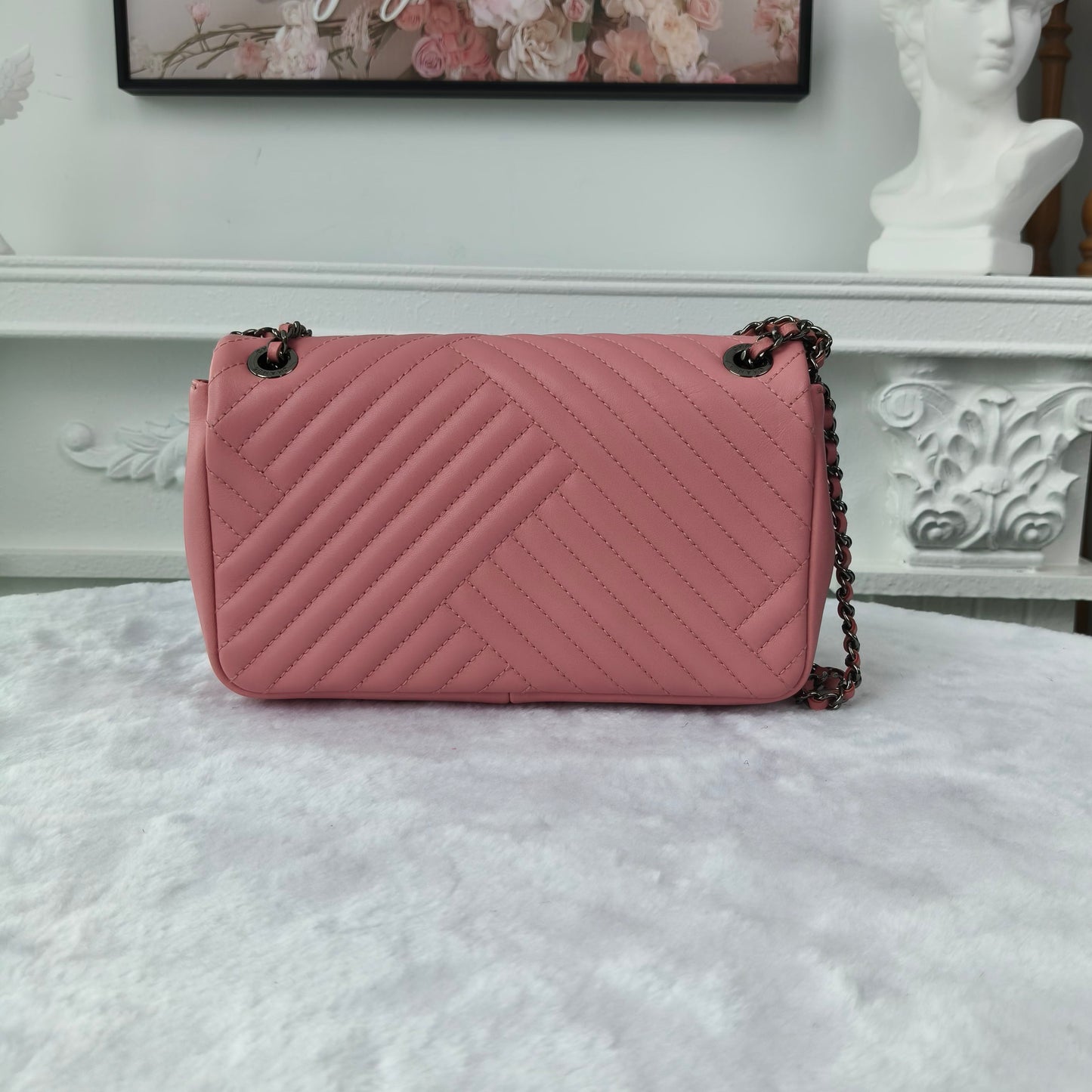 【#247】Pre-owned Chanel Medium Classic Flap Bag Pink Chevron Caviar Leather with Silver-Tone Hardware
