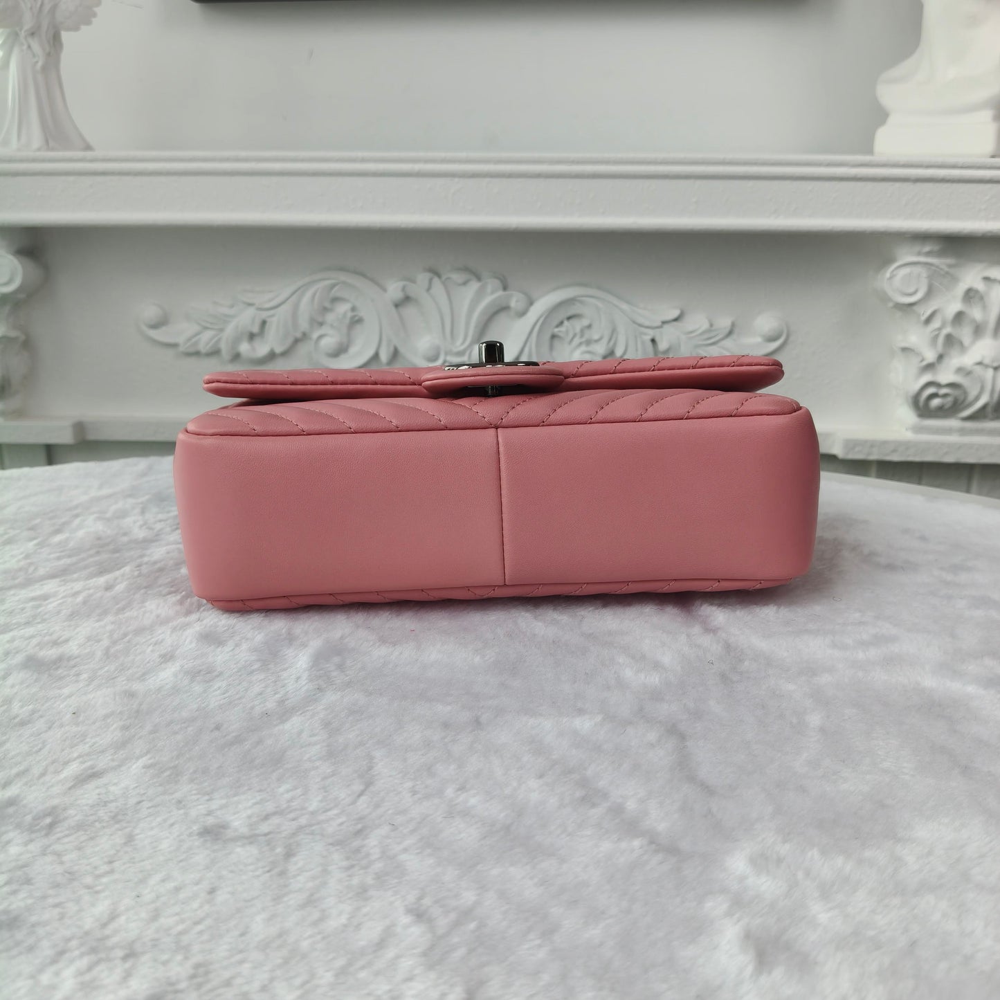 【#247】Pre-owned Chanel Medium Classic Flap Bag Pink Chevron Caviar Leather with Silver-Tone Hardware