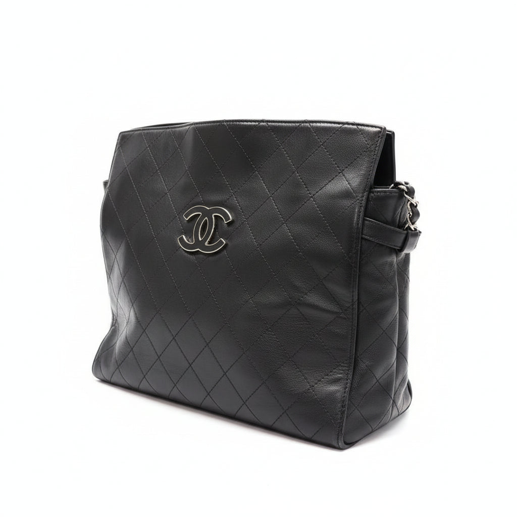 【#028】Pre-owned Chanel Medium Classic Flap Black Caviar Leather Shoulder Bag HZ251101014