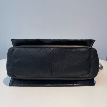 【#028】Pre-owned Chanel Medium Classic Flap Black Caviar Leather Shoulder Bag HZ251101014