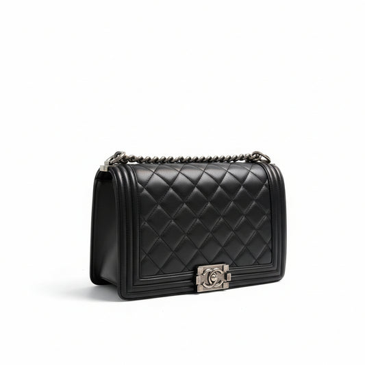 【#277】Pre-owned Chanel Boy Medium Bag Quilted Lambskin in Black with Ruthenium Hardware