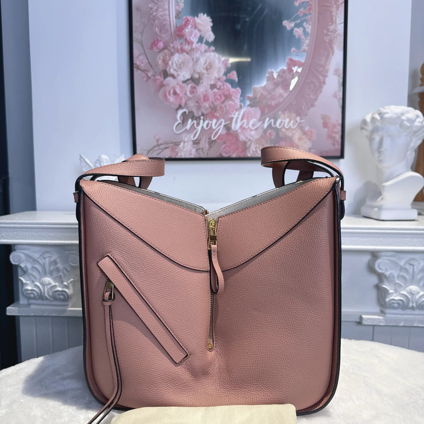 【#108】Pre-owned Loewe Hammock Small Sand color Calfskin Crossbody Bag HZ251225021