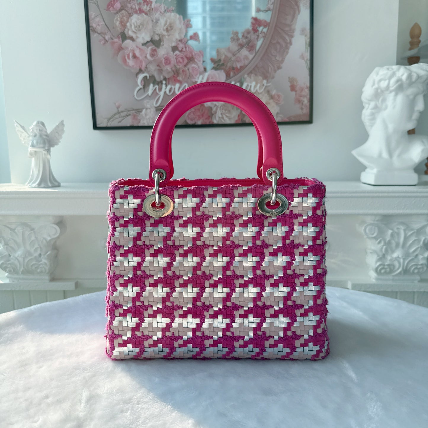 【#143】Pre-owned Dior Lady Dior Medium Fuchsia and White Raffia Woven  Shoulder Bag HZ251225013