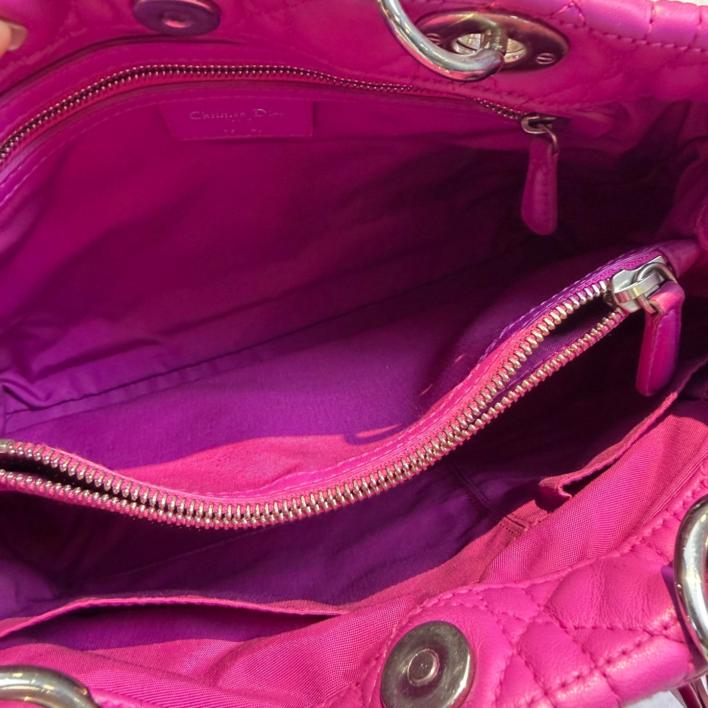 【#138】Pre-owned Dior Soft Small Deep Pink Lambskin Gold Hardware Shoulder Bag HZ260131012