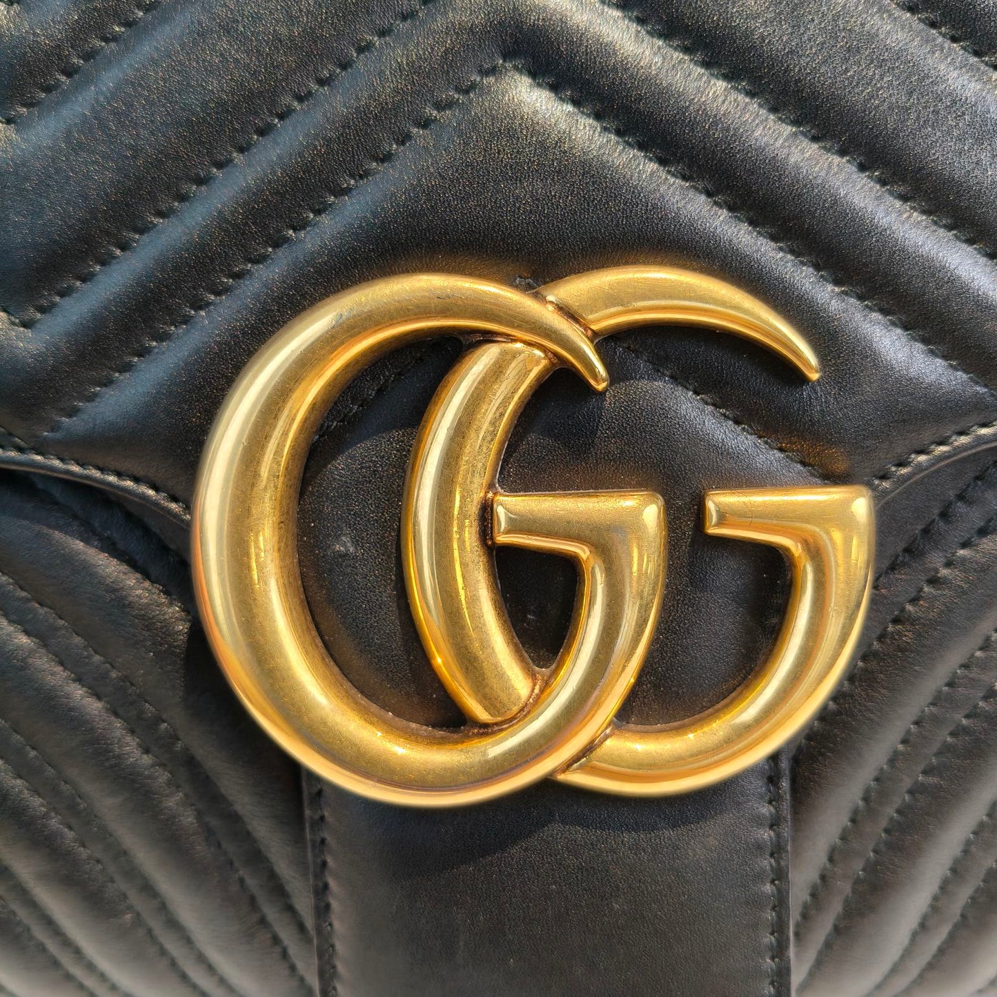 【#180】Pre-owned Gucci GG Marmont Medium Bag Black Matelassé Leather