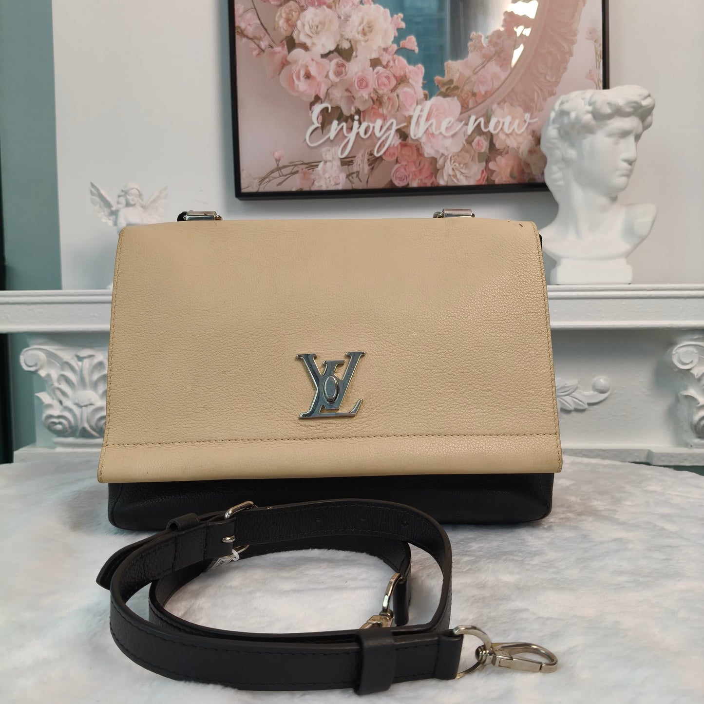 【#062】Pre-owned Louis Vuitton Lockme II Beige & Black Calfskin Leather Crossbody Bag
