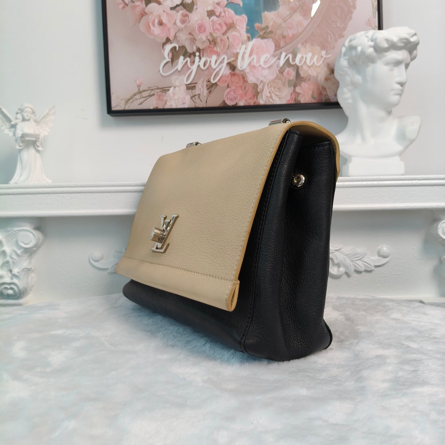 【#062】Pre-owned Louis Vuitton Lockme II Beige & Black Calfskin Leather Crossbody Bag