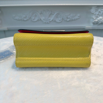【#054】Pre-owned Louis Vuitton Twist Mini Yellow Epi Leather Crossbody Bag with Blue AccentsHZ2602090&&