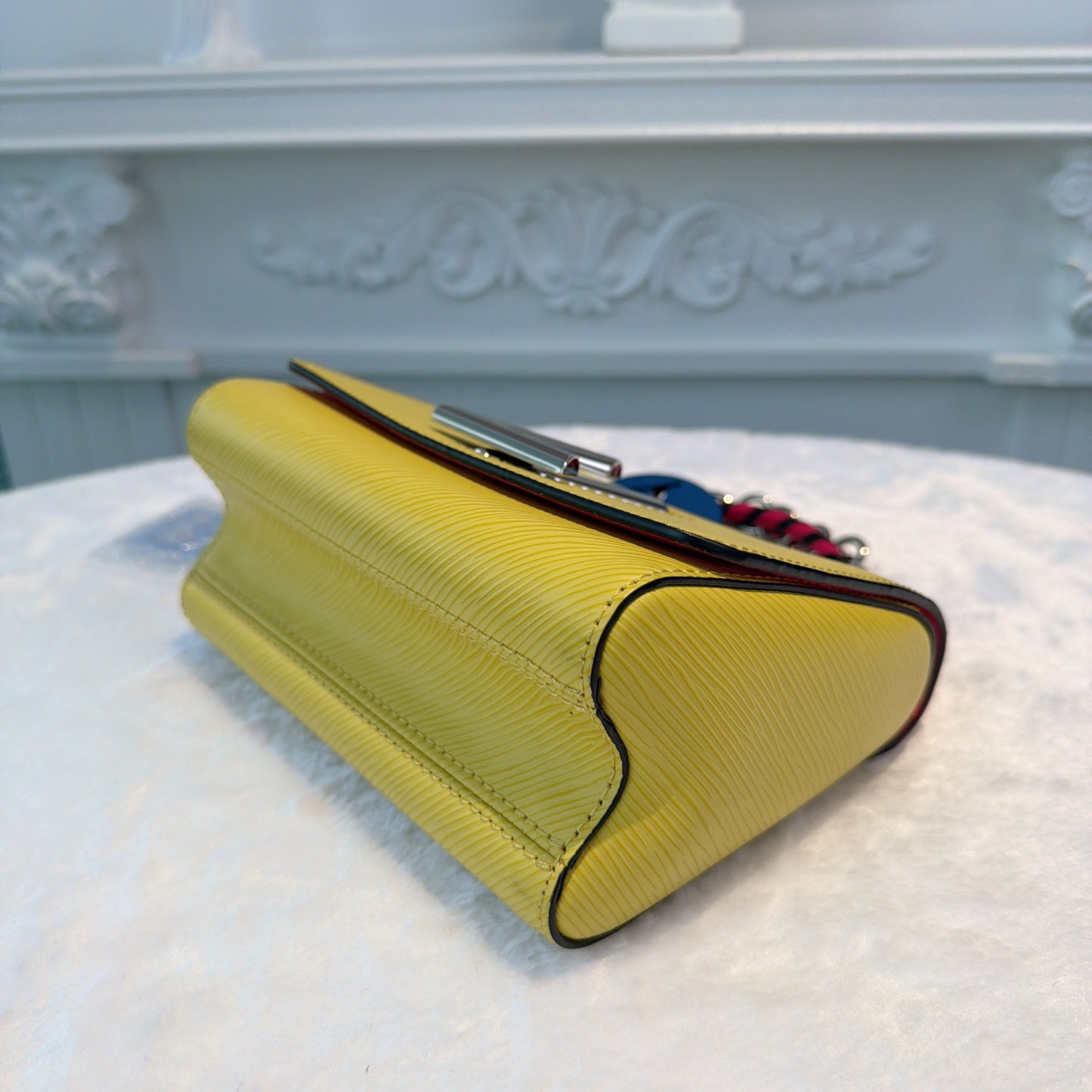 【#054】Pre-owned Louis Vuitton Twist Mini Yellow Epi Leather Crossbody Bag with Blue AccentsHZ2602090&&