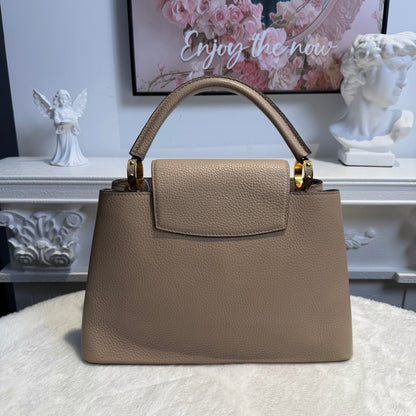 【#057】Pre-owned Louis Vuitton Capucines MM Galet Taurillon Leather Top Handle Bag