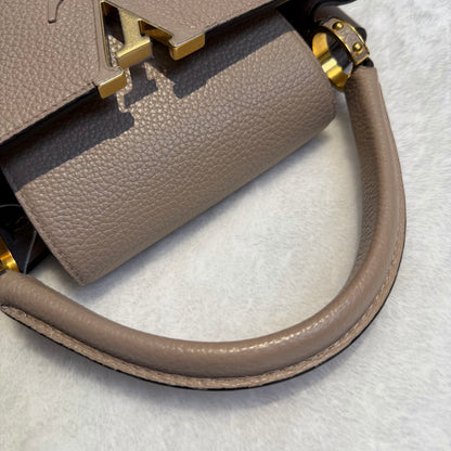 【#057】Pre-owned Louis Vuitton Capucines MM Galet Taurillon Leather Top Handle Bag