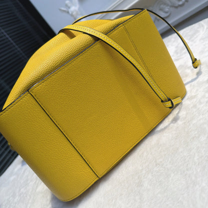 【#111】Pre-owned Loewe Hammock Mini Yellow Calfskin Crossbody Bag HZ260206019