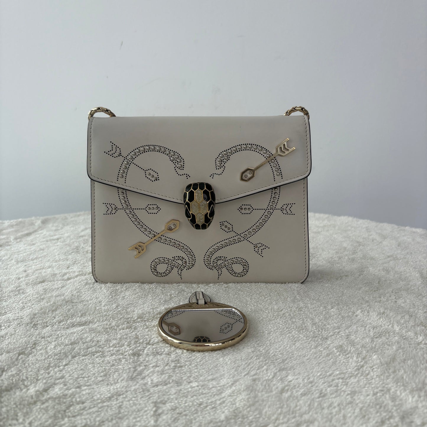 【#001】Pre-owned BVLGARI Serpenti Forever Small White Calfskin Cupid's Arrow Shoulder Bag HZ2512040&&