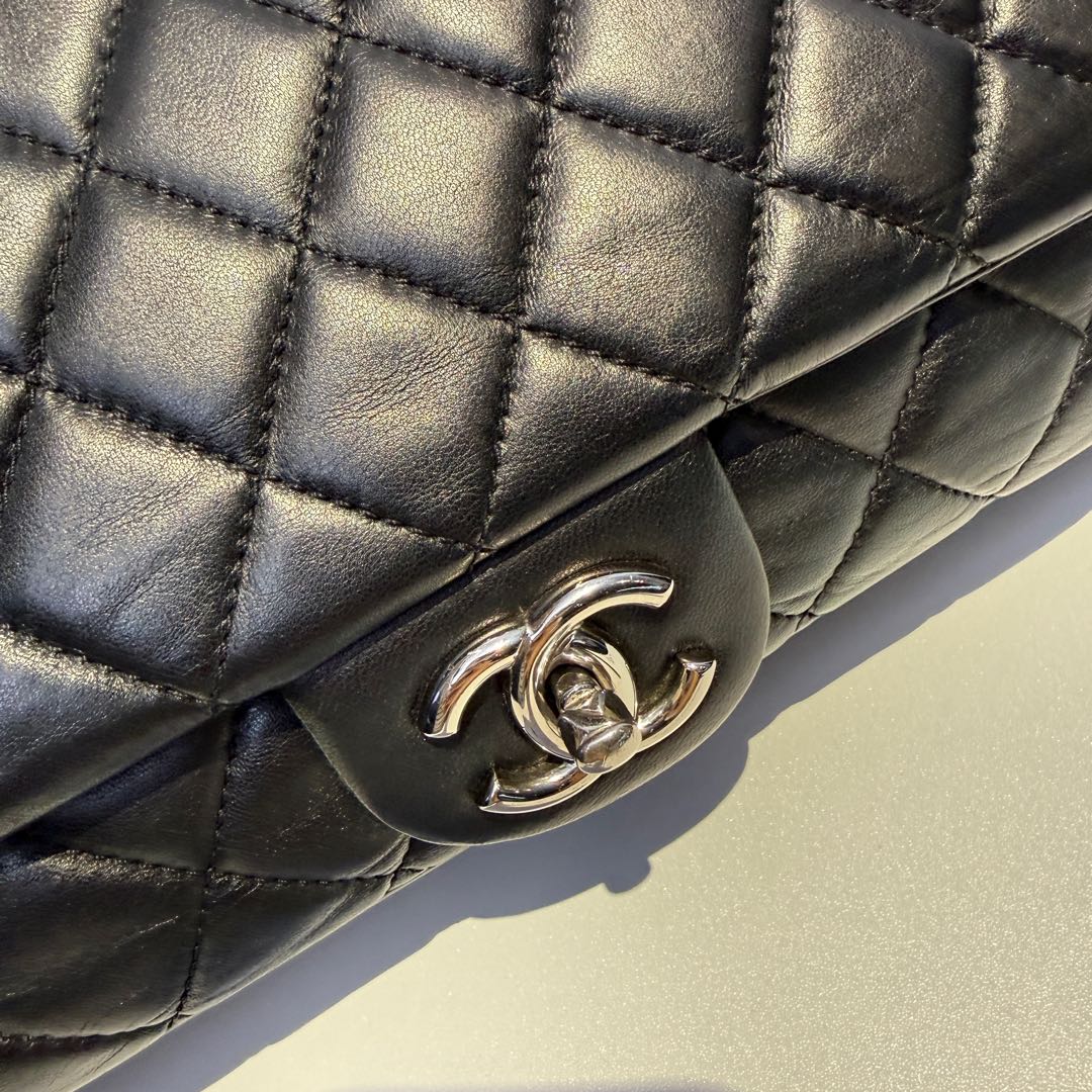 【#029】Pre-owned Chanel Medium Classic Flap Black Caviar Leather Shoulder Bag HZ251022010