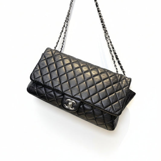 【#029】Pre-owned Chanel Medium Classic Flap Black Caviar Leather Shoulder Bag HZ251022010